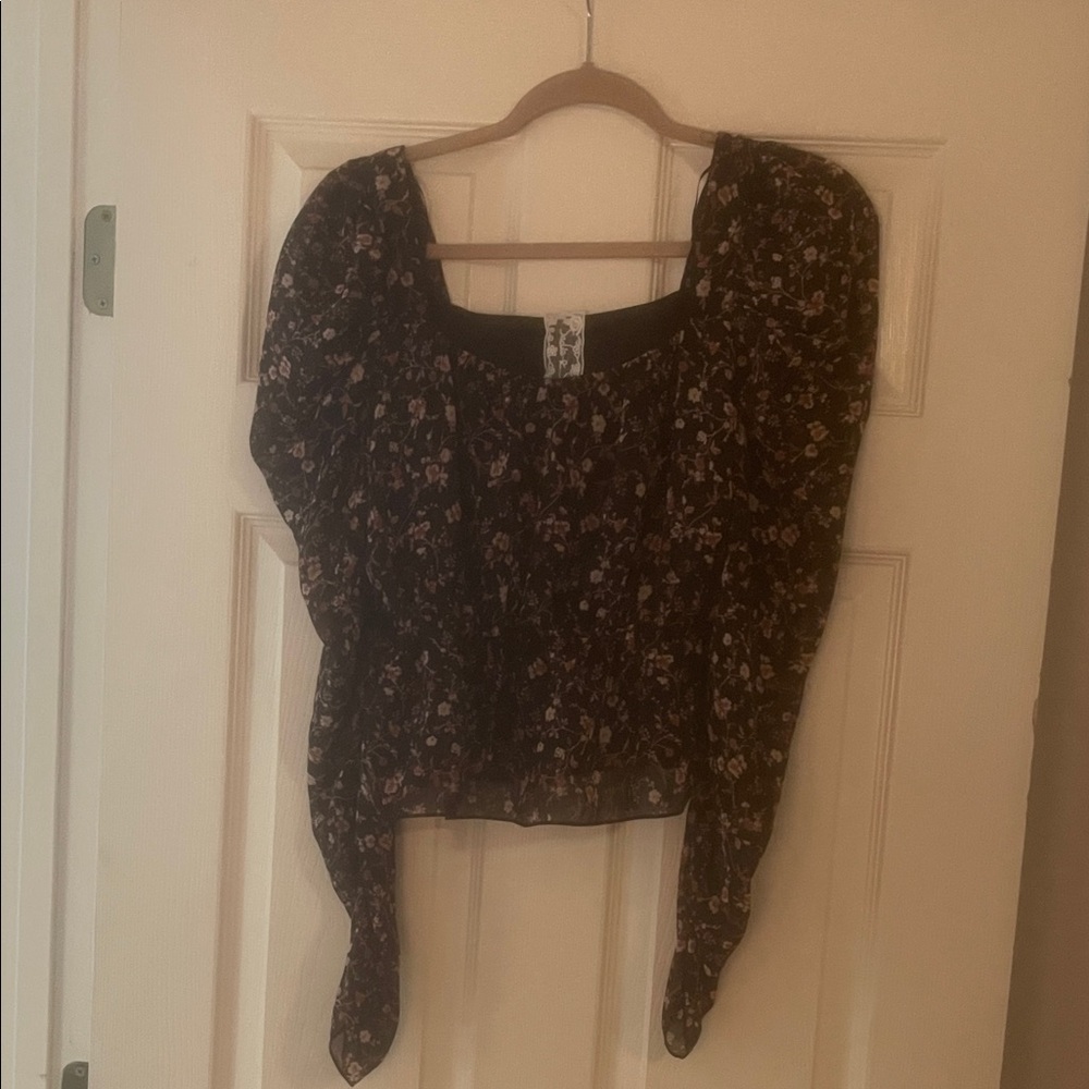 Sadie & Sage Black Floral Blouse